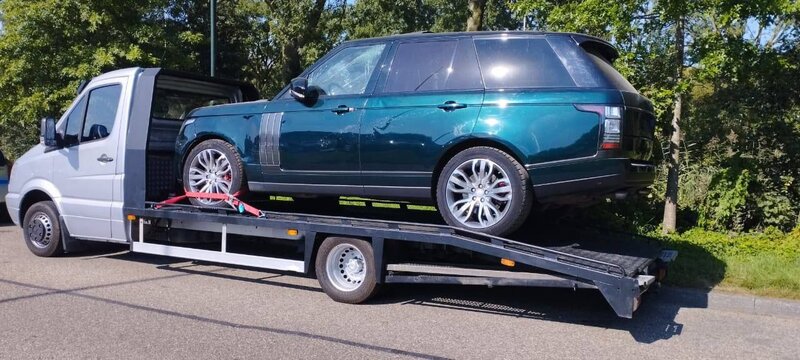 Tow truck on the French Riviera - car transport across Europe