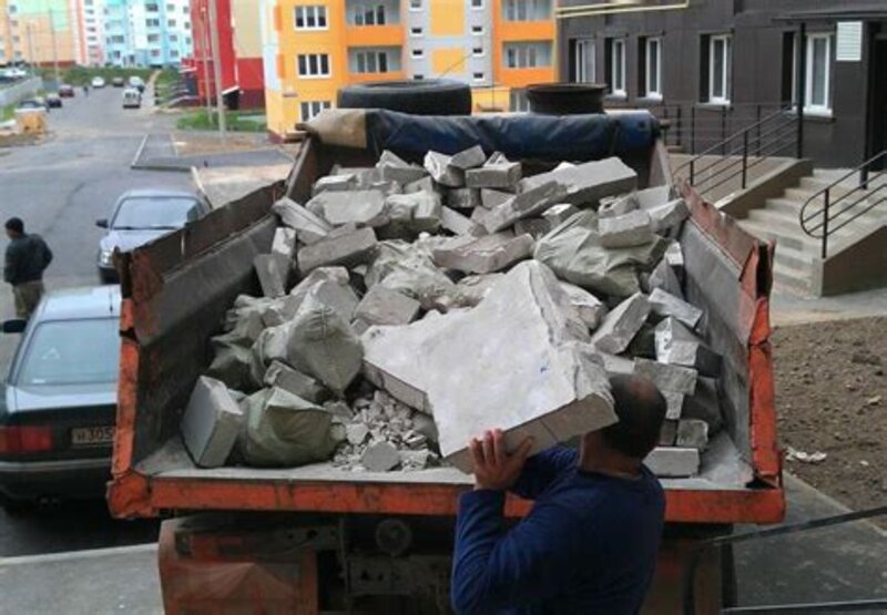 🛠️ Demolition and removal of construction waste