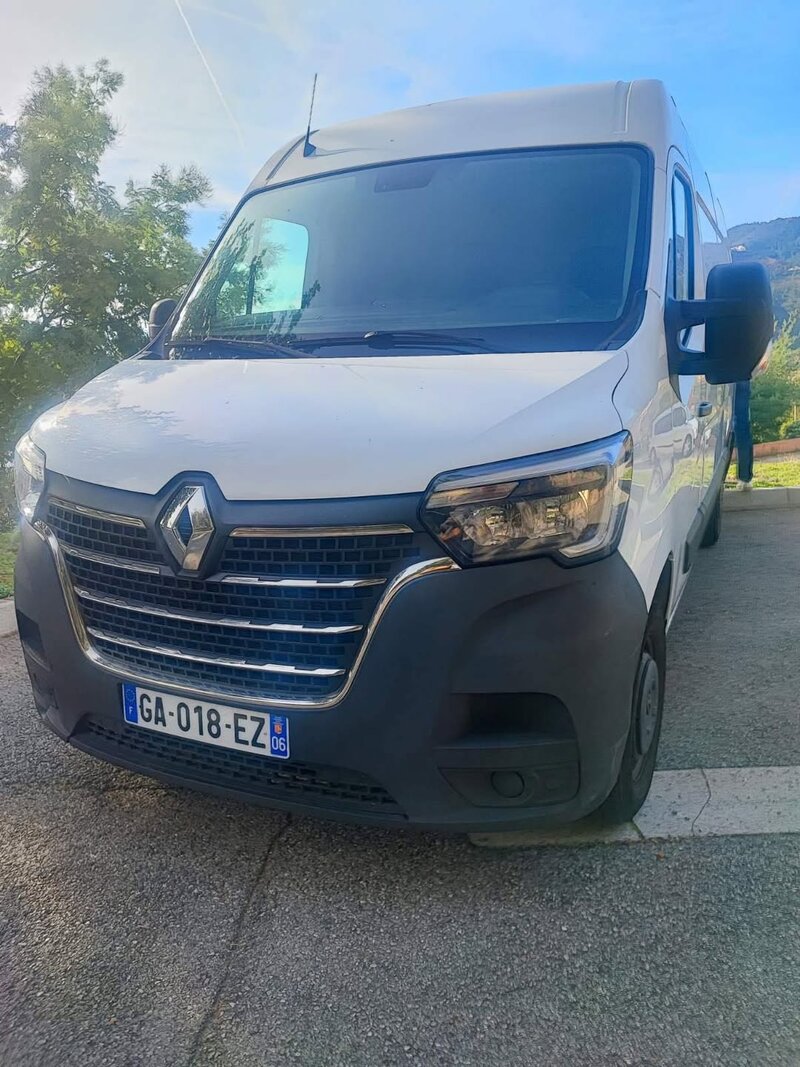Грузоперевозки по Лазурному берегу – большой микроавтобус Renault